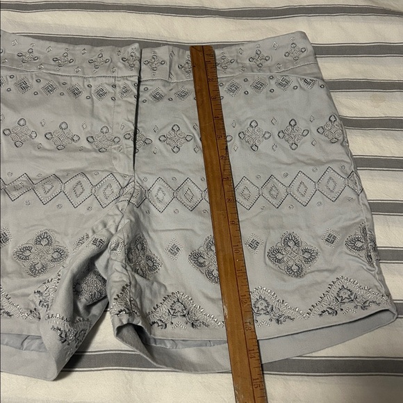 White House Black Market Gray Embroidered WHBM Women's 5” Shorts 10 - Picture 8 of 13